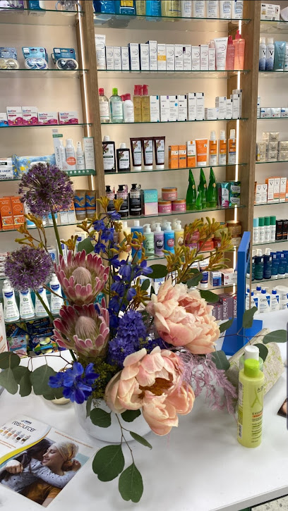 Farmacie drogherie HHS Strada Odăii 42